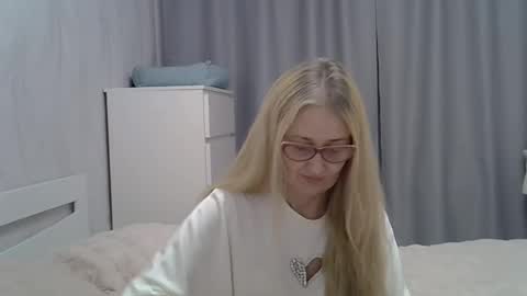 Snapshot of _xsharonx_ chatting on 1, 2, 2025 _xsharonx_ online show from 1, 2, 2025