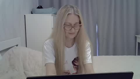 Snapshot of _xsharonx_ chatting on 6, 2, 2025 _xsharonx_ online show from 6, 2, 2025