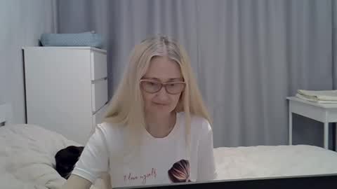 Snapshot of _xsharonx_ chatting on 7, 2, 2025 _xsharonx_ online show from 7, 2, 2025