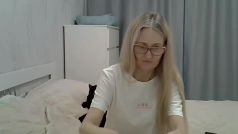 Snapshot of _xsharonx_ chatting on 9, 2, 2025 _xsharonx_ online show from 9, 2, 2025