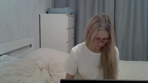 Snapshot of _xsharonx_ chatting on 9, 2, 2025 _xsharonx_ online show from 9, 2, 2025