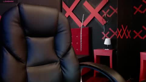 Yuyi online show from 7, 3, 2025