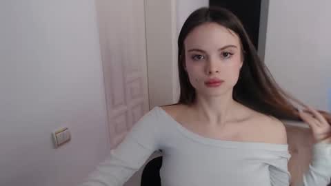 a_ariella_ online show from 1, 12, 2025