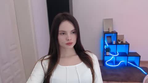 a_ariella_ online show from 5, 12, 2025