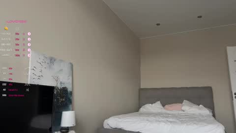 Mila and Jess online show from 21, 10, 2025