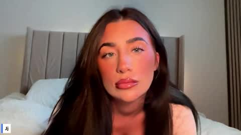 Snapshot of aaliyahhlove chatting on 17, 2, 2026 Aaliyah online show from 17, 2, 2026