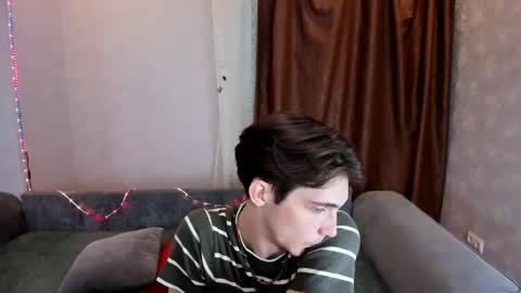 Snapshot of aaron_bang chatting on 4, 6, 2026 Aaron Bang online show from 4, 6, 2026