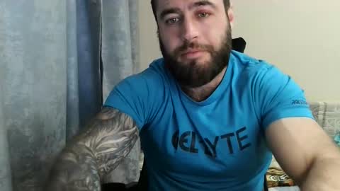 Snapshot of aaron_royal chatting on 27, 4, 2026 Davin tayl online show from 27, 4, 2026