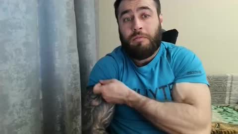 Snapshot of aaron_royal chatting on 29, 4, 2026 Davin tayl online show from 29, 4, 2026