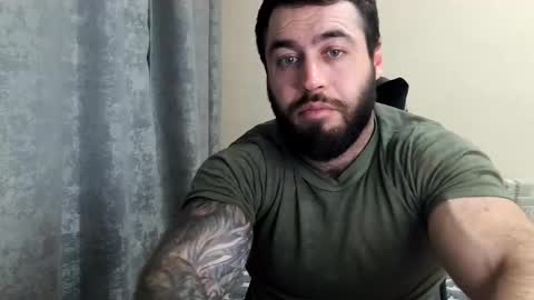 Snapshot of aaron_royal chatting on 20, 5, 2026 Davin tayl online show from 20, 5, 2026
