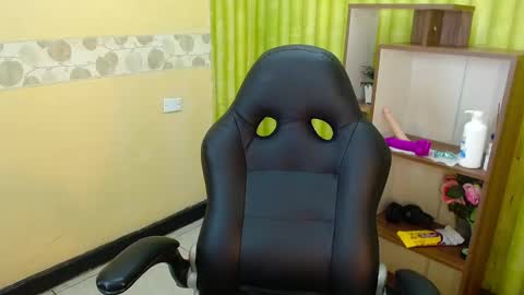 im NiallDun online show from 6, 12, 2024