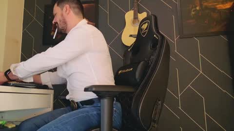 Aaron online show from 2, 2, 2025