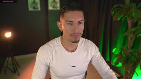 Snapshot of aaronfox_ chatting on 19, 4, 2026 AARON online show from 19, 4, 2026