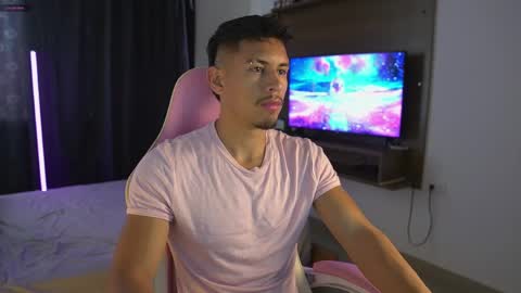 Snapshot of aaronfox_ chatting on 4, 5, 2026 AARON online show from 4, 5, 2026