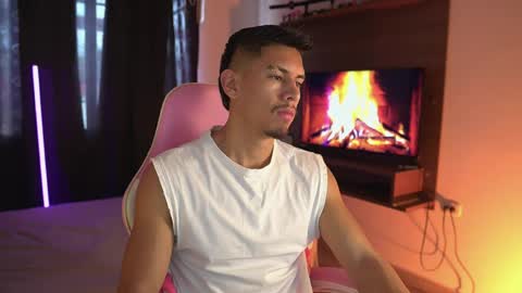 Snapshot of aaronfox_ chatting on 5, 5, 2026 AARON online show from 5, 5, 2026