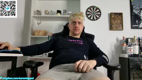 Snapshot of aaronlegend chatting on 10, 4, 2026 Aaron online show from 10, 4, 2026