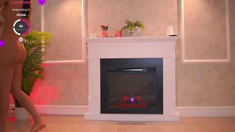 Snapshot of abbela_white chatting on 13, 10, 2025 Alexa online show from 13, 10, 2025