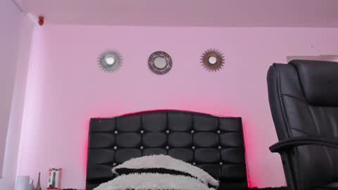 Abbigail Fuster  online show from 31, 1, 2025