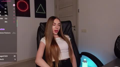 ABBY LAKER online show from 4, 3, 2025