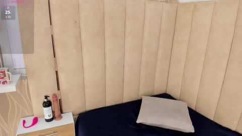 abby_swett1 online show from 3, 11, 2025