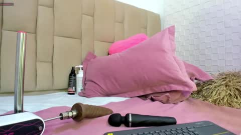 Snapshot of abbyadams23 chatting on 28, 12, 2024 abbyadams23 online show from 28, 12, 2024