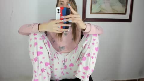 Snapshot of abbyhowlland chatting on 7, 3, 2025 sara online show from 7, 3, 2025