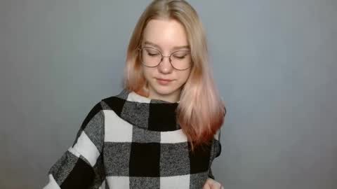 Snapshot of abbymoore__ chatting on 28, 12, 2024 Abby Lovense is active online show from 28, 12, 2024