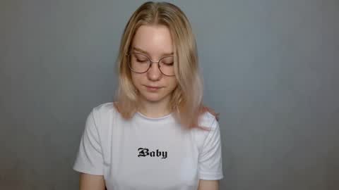 Snapshot of abbymoore__ chatting on 13, 1, 2025 Abby Lovense is active online show from 13, 1, 2025