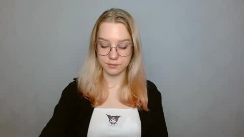 Snapshot of abbymoore__ chatting on 21, 1, 2025 Abby Lovense is active online show from 21, 1, 2025