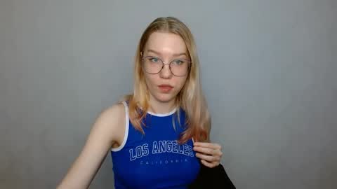 Snapshot of abbymoore__ chatting on 2, 2, 2025 Abby Lovense is active online show from 2, 2, 2025