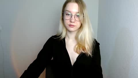 Snapshot of abbymoore__ chatting on 12, 3, 2025 Abby Lovense is active online show from 12, 3, 2025