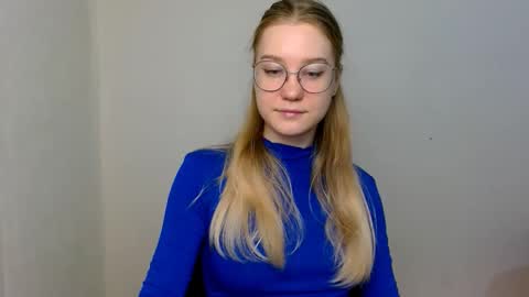 Abby Lovense is active online show from 17, 12, 2025