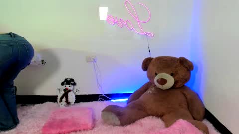 Snapshot of abellaconnor chatting on 5, 1, 2025 Abella and Kendra online show from 5, 1, 2025