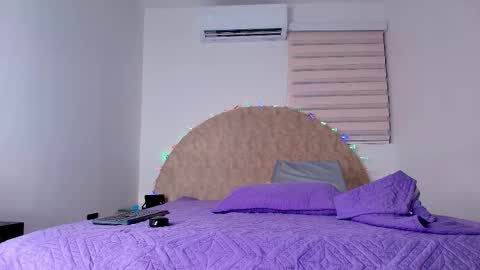 Snapshot of abiigail_fox chatting on 5, 12, 2025 Abigail online show from 5, 12, 2025