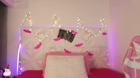 Abril  online show from 16, 10, 2025