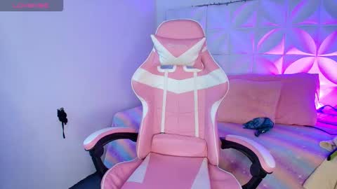 Abril  online show from 8, 11, 2025