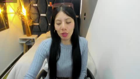 Abril Fox online show from 7, 4, 2026