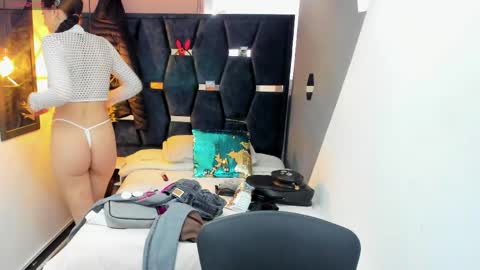 Abril Fox online show from 15, 4, 2026