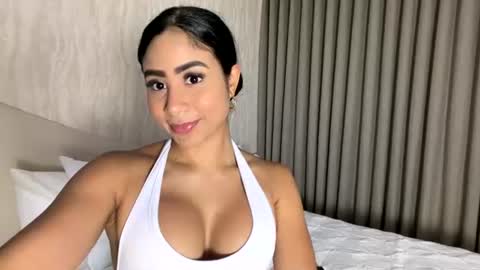 Abril Victoria online show from 21, 7, 2026