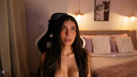 Snapshot of abril_w18 chatting on 5, 5, 2026 My name is Alexa. Please say hello I like to chat with you. If you have requests please use tip online show from 5, 5, 2026