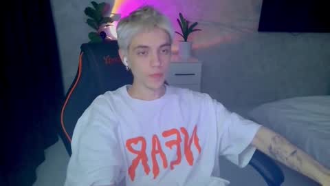 Snapshot of abslut chatting on 13, 9, 2025 Nick online show from 13, 9, 2025