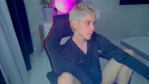 Snapshot of abslut chatting on 14, 9, 2025 Nick online show from 14, 9, 2025