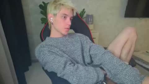 Snapshot of abslut chatting on 2, 10, 2025 Nick online show from 2, 10, 2025