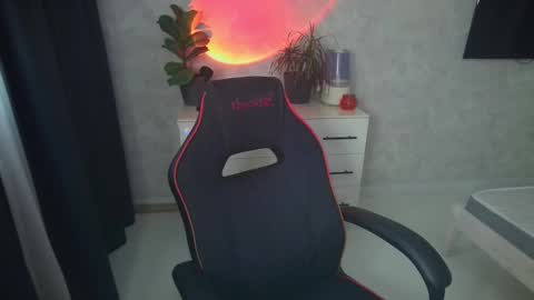 Snapshot of abslut chatting on 4, 10, 2025 Nick online show from 4, 10, 2025