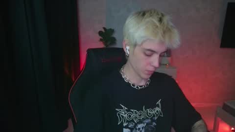 Snapshot of abslut chatting on 5, 10, 2025 Nick online show from 5, 10, 2025