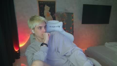 Snapshot of abslut chatting on 17, 10, 2025 Nick online show from 17, 10, 2025