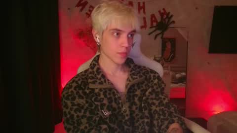 Snapshot of abslut chatting on 28, 10, 2025 Nick online show from 28, 10, 2025