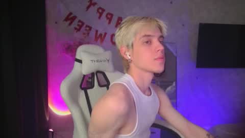 Snapshot of abslut chatting on 31, 10, 2025 Nick online show from 31, 10, 2025