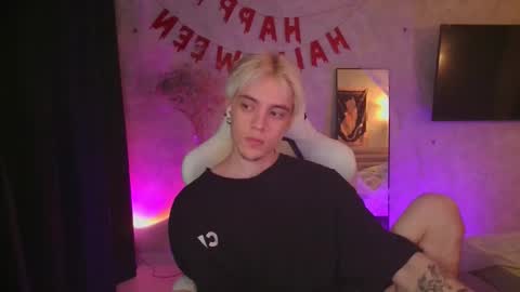 Snapshot of abslut chatting on 7, 11, 2025 Nick online show from 7, 11, 2025