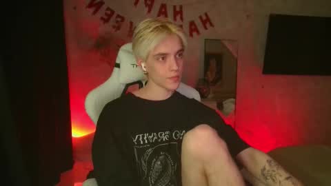 Snapshot of abslut chatting on 9, 11, 2025 Nick online show from 9, 11, 2025